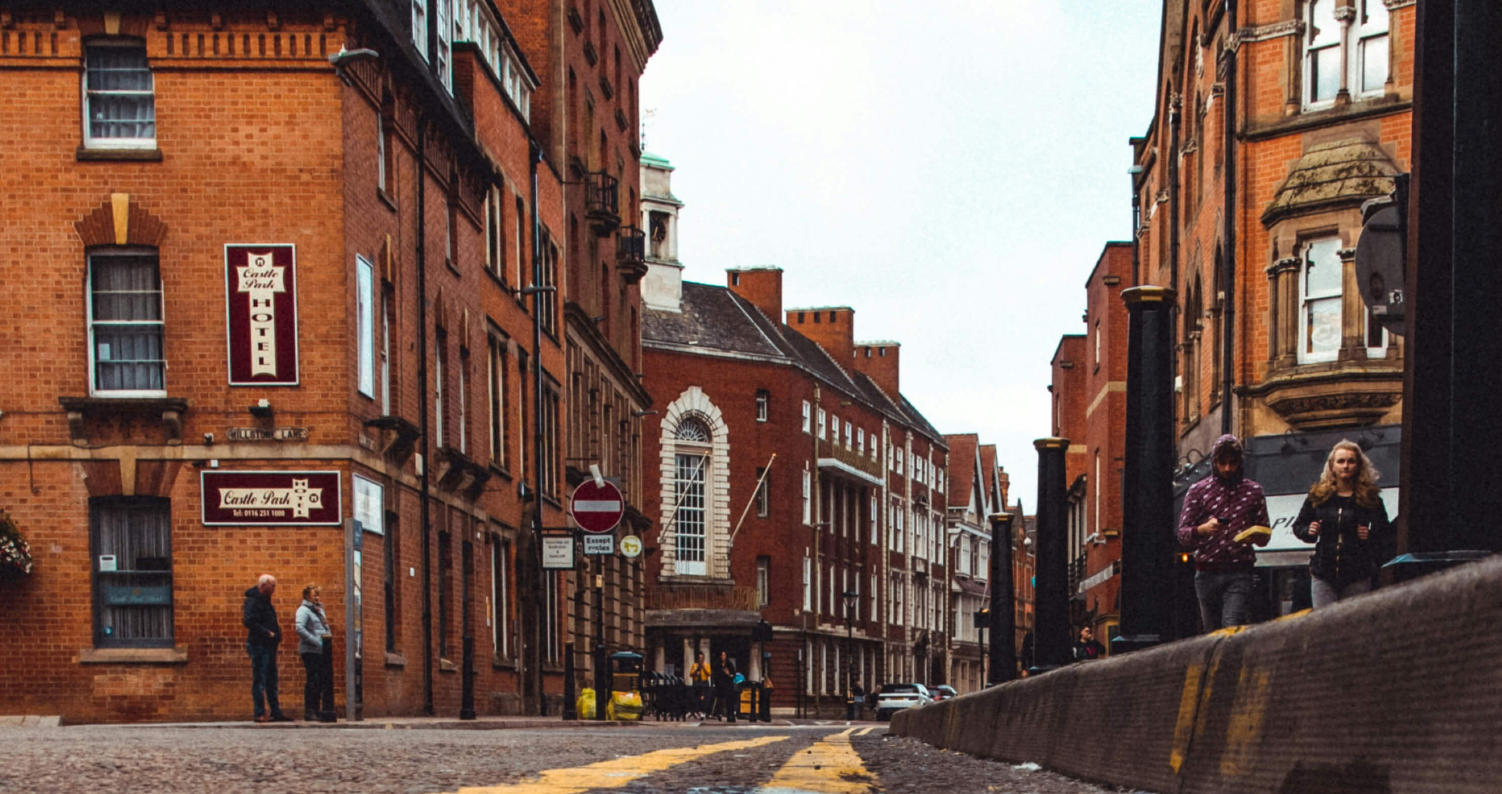 Wide angle photo of Leicester Streets by Gonzalo Facello